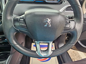 Peugeot 208 thumbnail
