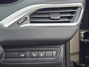 Peugeot 208 thumbnail