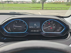 Peugeot 208 thumbnail