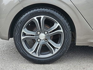 Peugeot 208 thumbnail