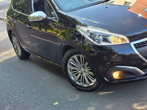 Peugeot 208 thumbnail