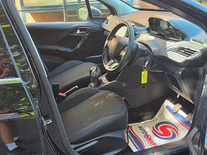 Peugeot 208 thumbnail