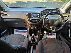 Peugeot 208 thumbnail