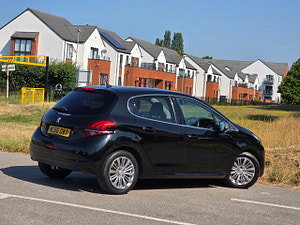 Peugeot 208 thumbnail