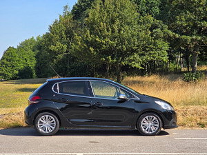 Peugeot 208 thumbnail
