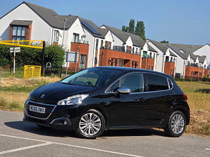 Peugeot 208 thumbnail