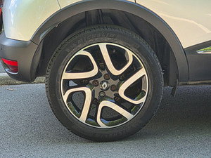 Renault Captur thumbnail