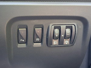 Renault Captur thumbnail