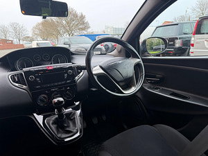 Chrysler Ypsilon thumbnail