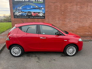 Chrysler Ypsilon thumbnail