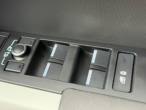 Land Rover DEFENDER 110 thumbnail