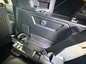 Land Rover DEFENDER 110 thumbnail