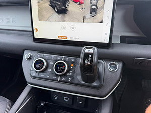 Land Rover DEFENDER 110 thumbnail