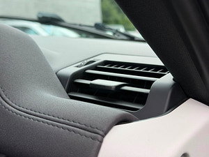 Land Rover DEFENDER 110 thumbnail