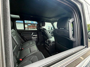 Land Rover DEFENDER 110 thumbnail