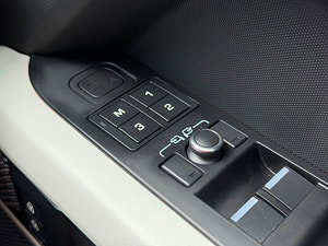 Land Rover DEFENDER 110 thumbnail
