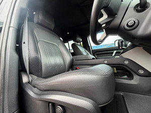 Land Rover DEFENDER 110 thumbnail