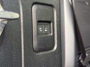 Land Rover DEFENDER 110 thumbnail