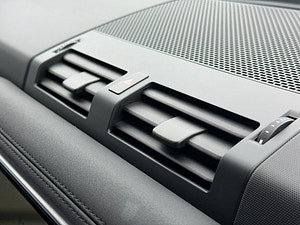 Land Rover DEFENDER 110 thumbnail