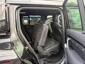 Land Rover DEFENDER 110 thumbnail