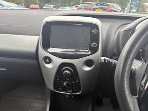Peugeot 108 thumbnail
