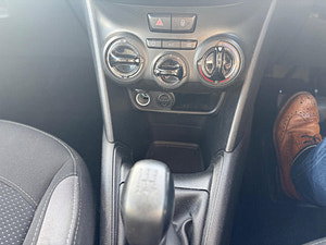 Peugeot 208 thumbnail