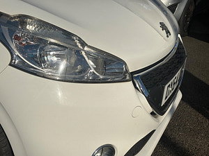 Peugeot 208 thumbnail