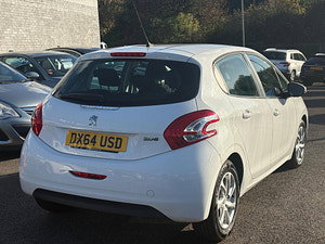 Peugeot 208 thumbnail