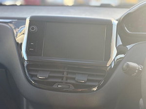 Peugeot 208 thumbnail