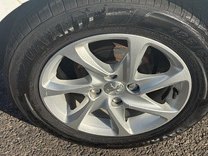Peugeot 208 thumbnail