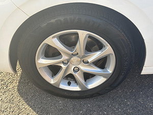 Peugeot 208 thumbnail
