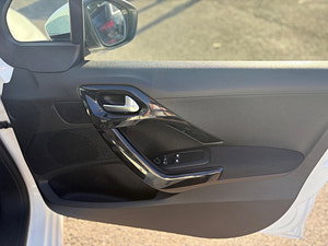 Peugeot 208 thumbnail