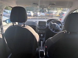 Peugeot 208 thumbnail