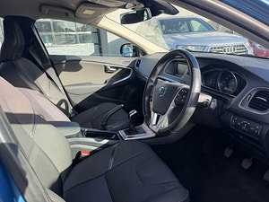 Volvo V40 Cross Country thumbnail