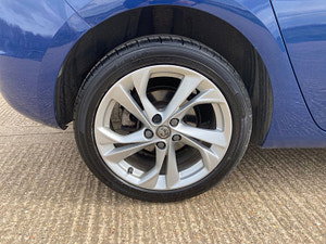 Vauxhall Astra thumbnail
