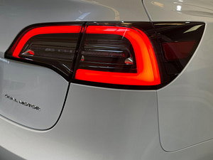 Tesla Model 3 thumbnail