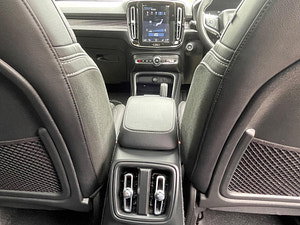 Volvo XC40 thumbnail