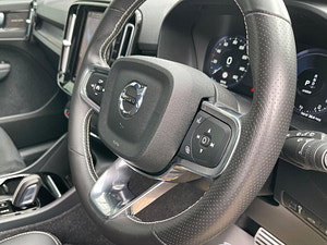 Volvo XC40 thumbnail