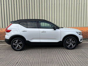 Volvo XC40 thumbnail