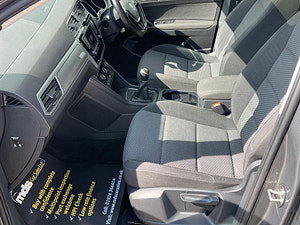 Volkswagen Touran thumbnail