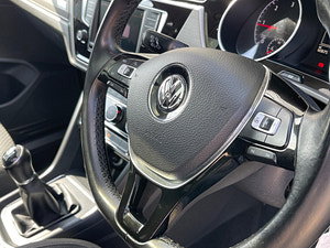 Volkswagen Touran thumbnail