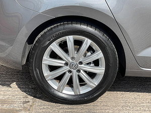 Volkswagen Touran thumbnail