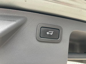 Land Rover Discovery Sport thumbnail