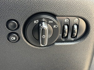 MINI Electric hatch thumbnail