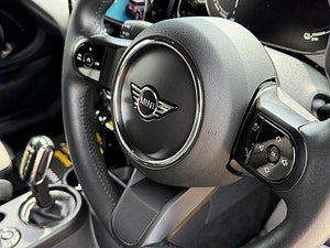 MINI Electric hatch thumbnail