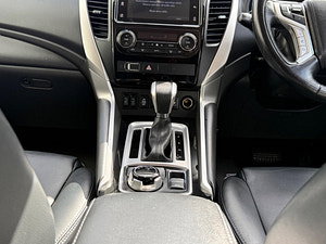 Mitsubishi Shogun Sport thumbnail