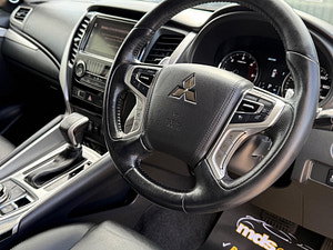 Mitsubishi Shogun Sport thumbnail