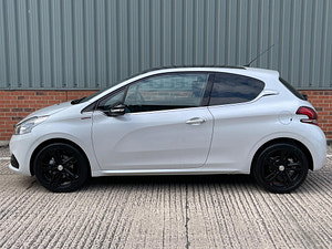 Peugeot 208 thumbnail