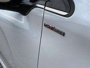 Peugeot 208 thumbnail
