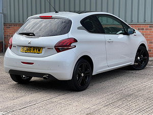 Peugeot 208 thumbnail